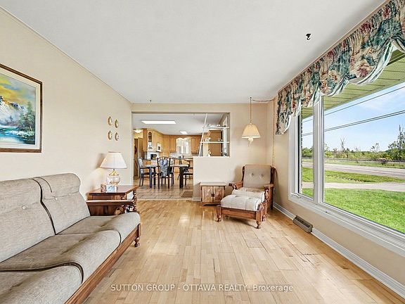 4th image of 6573 Russell Rd