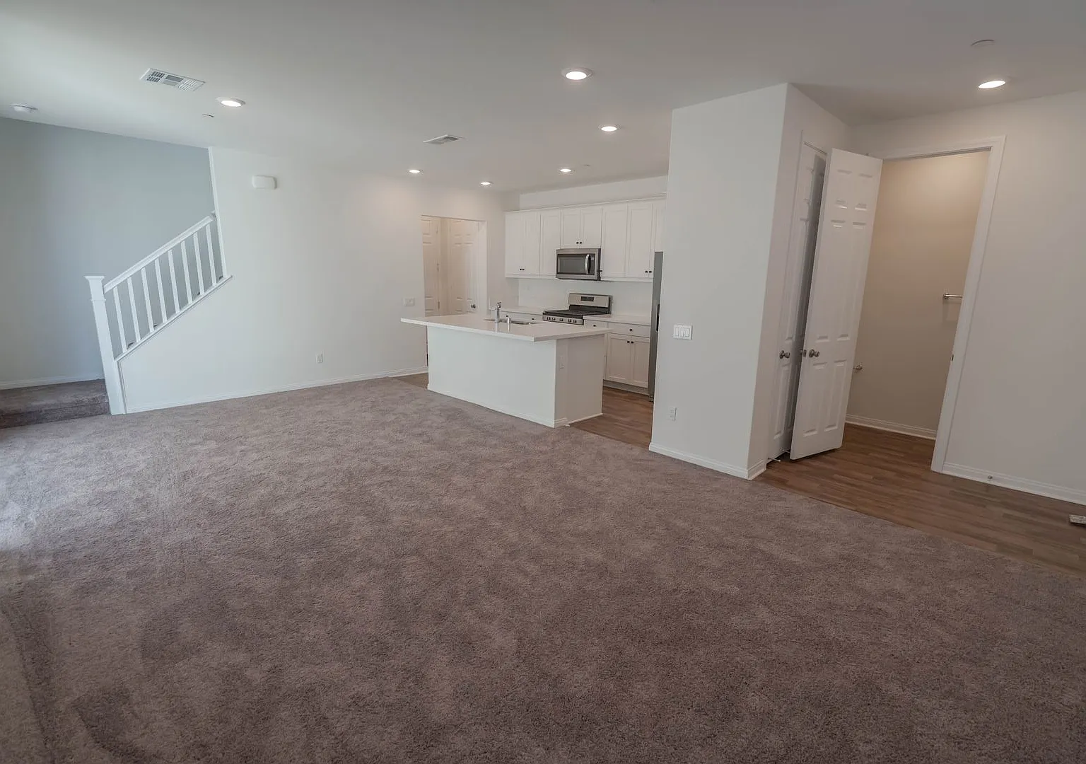 3 Bedrooms in the Five Points Community of Valencia! — Photo 3