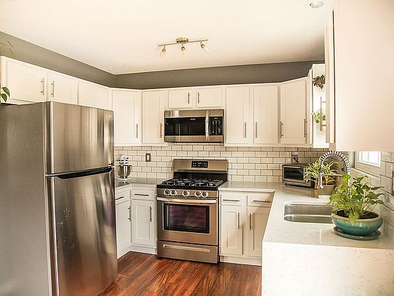 5th image of 205 Bayhill Blvd
