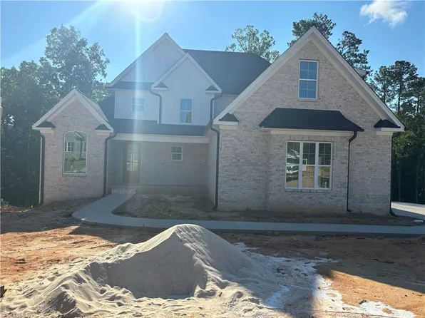 325 Indian Peaks Dr, Winston Salem, NC 27107