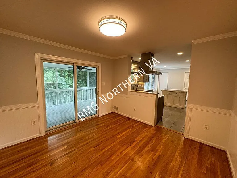 5406 Gainsborough Dr — Photo 12