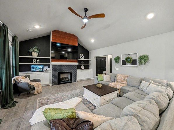 921 Ashmore Landing Loop