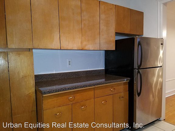 3rd image of 1639 W Touhy Ave #3S