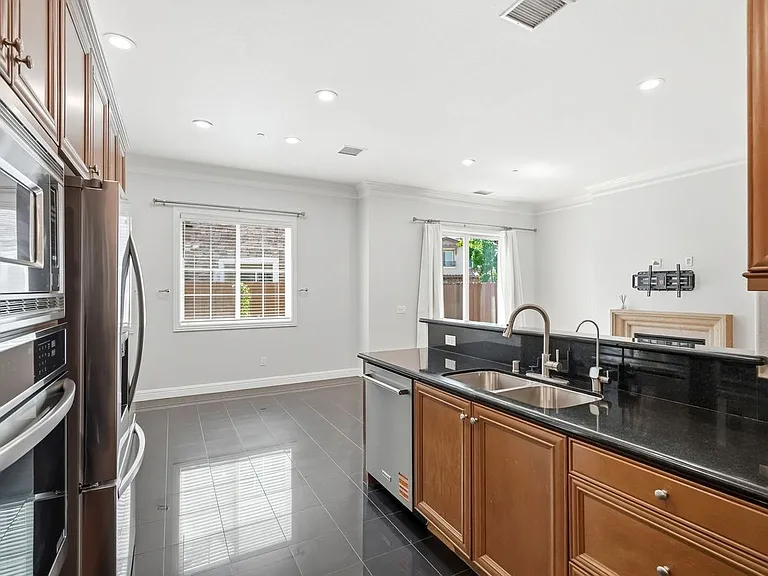 11528 Verona Dr — Photo 25