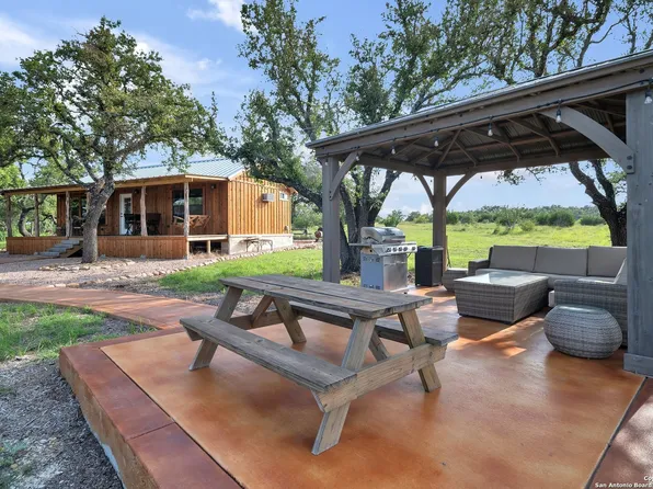 2491 Round Mountain Sandy Rd., Johnson City, TX 78636