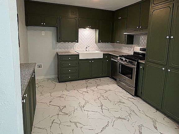 3rd image of 2740 Berry Ave