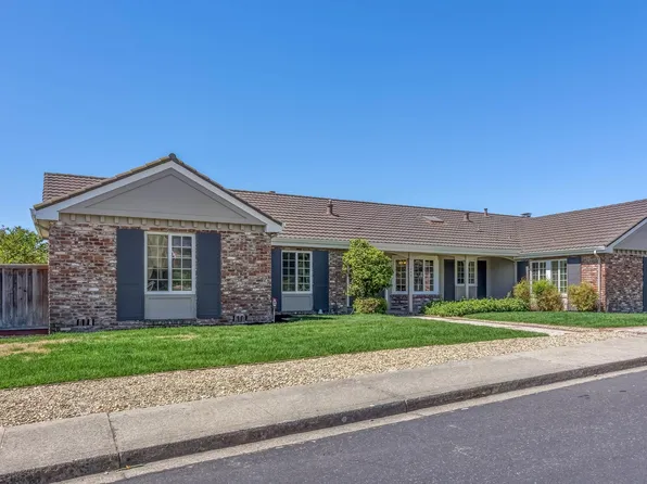 494 Fernwood Dr, Moraga, CA 94556