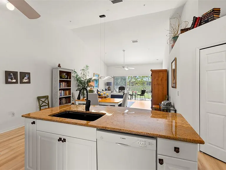 6758 Fairview Ter — Photo 9
