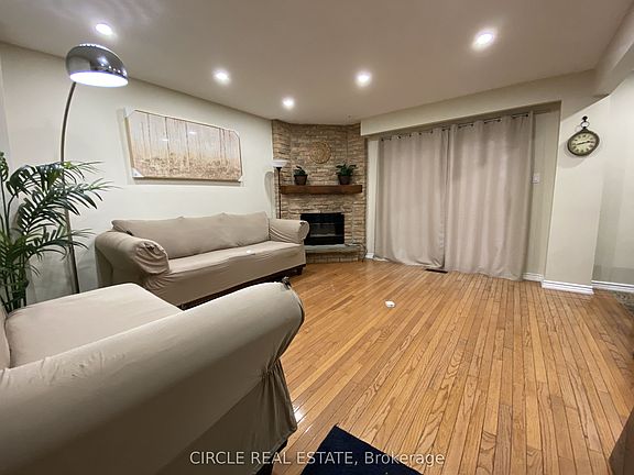 3rd image of 35 Fanshawe Dr