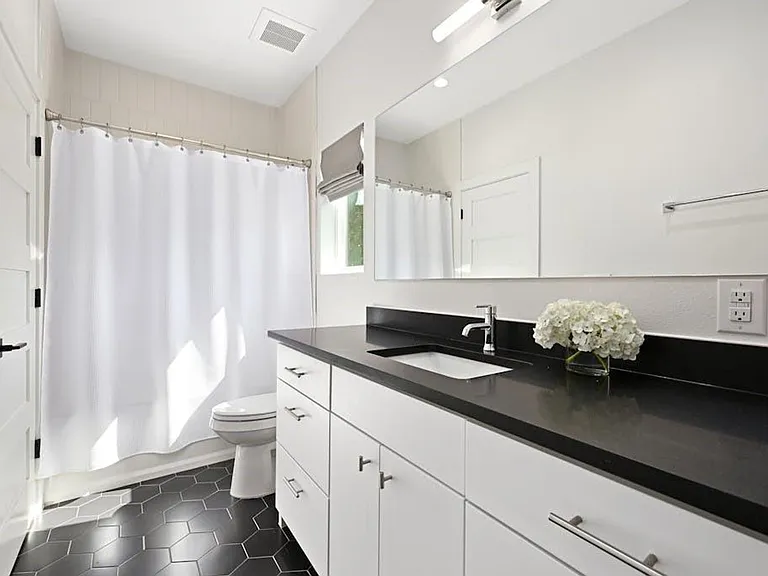 5212 Huisache St #2 — Photo 25