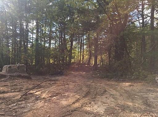2nd image of 237 Chestnut Hill Rd