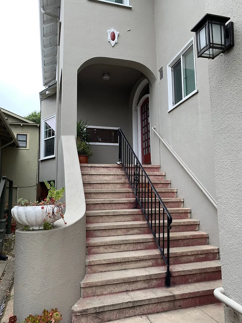 445 Athol — Photo 2
