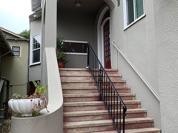 2nd image of 445 Athol Ave APT 3