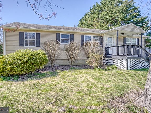 4th image of 61 Basswood Dr