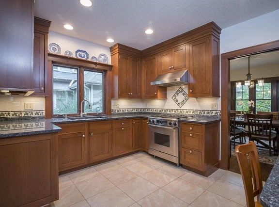 2nd image of 1042 E Lexington Blvd