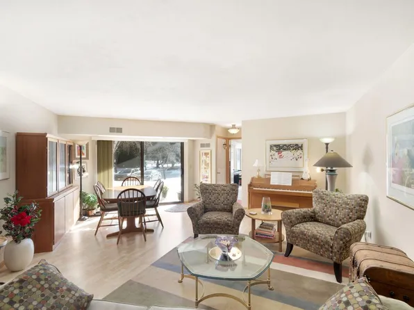 1600 West Green Tree ROAD #118, Glendale, WI 53209
