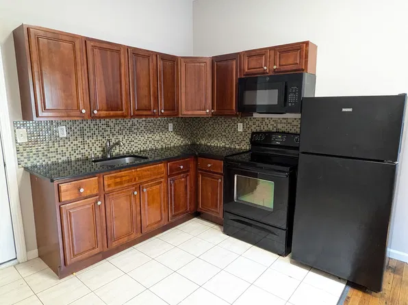 2810 E Main St APT 9, Waterbury, CT 06705