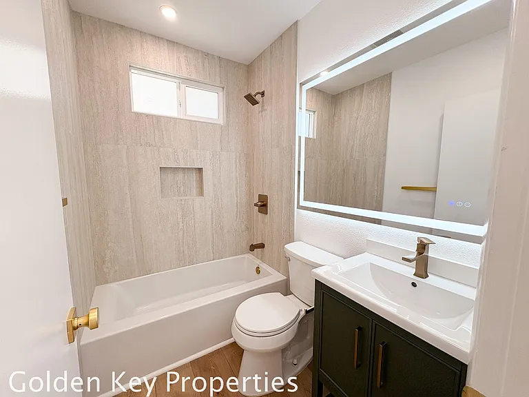 1724 Broadway St #A — Photo 9