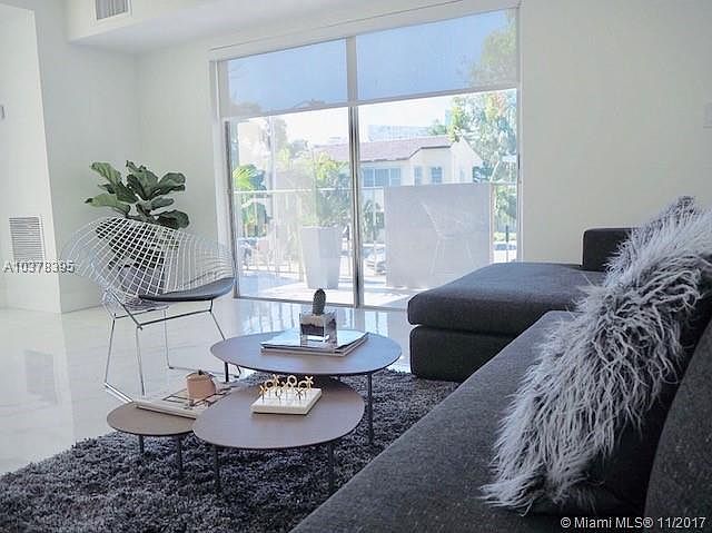 1st image of 947 Lenox Ave #291