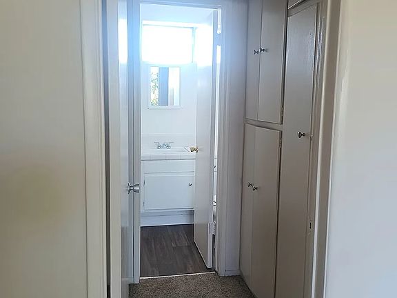 3rd image of 15120 Victory Blvd #0B-1Ba-400Sqft