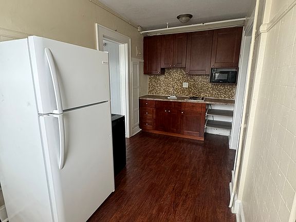 3rd image of 216 5th Ave N #0B-1Ba-300Sqft