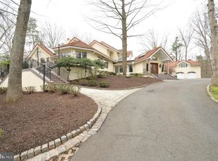 2094 Hunters Crest Way, Vienna, VA 22181