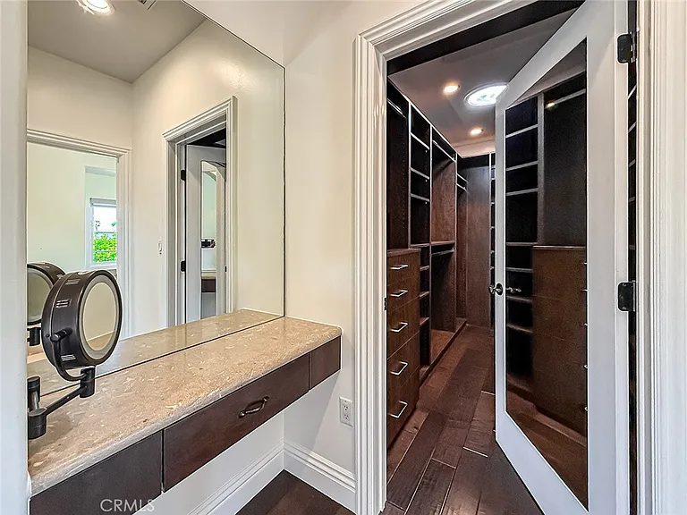 5960 Balcom Ave — Photo 36