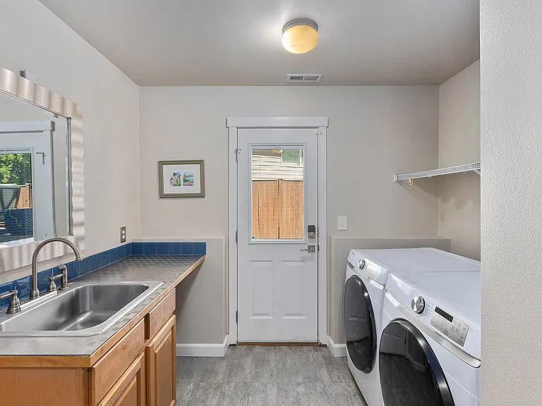 2611 10th St SW — Photo 33