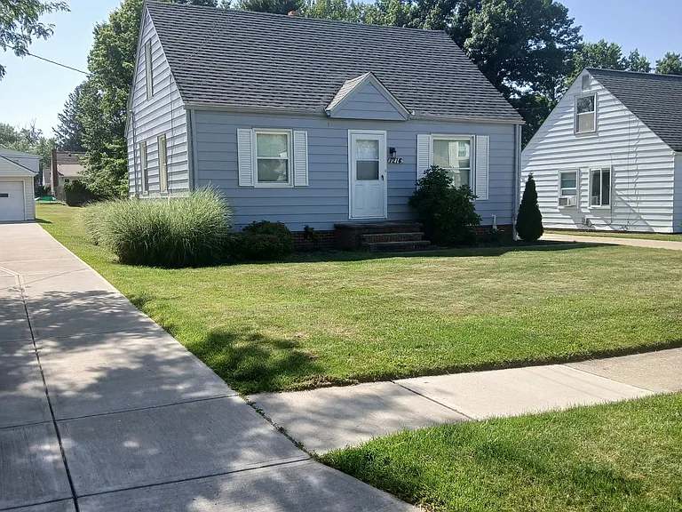 1214 Elmwood Rd — Photo 1