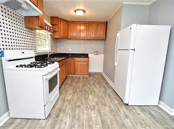 3rd image of 1007 Shenandoah Dr