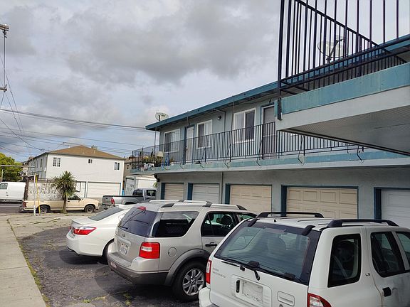 Garage is below the unit
