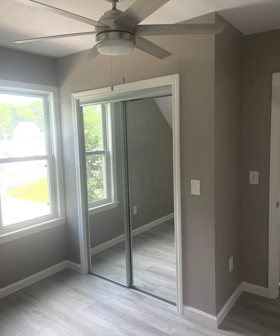 3 bed, 800 sqft, $2,400 — Photo 2