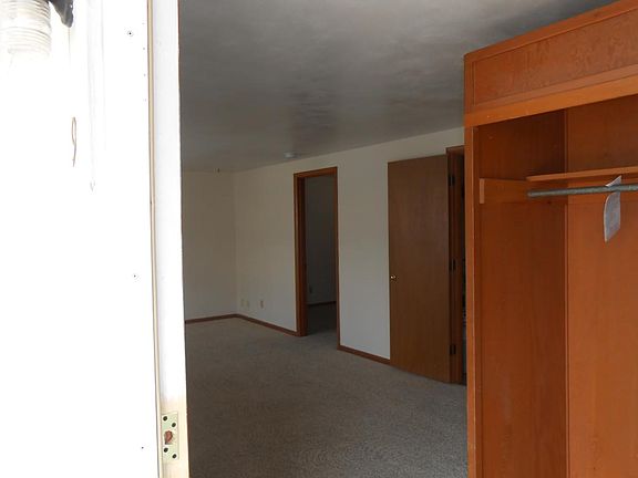 Entry/Living room