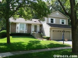 10 Dover Ct, Streamwood, IL