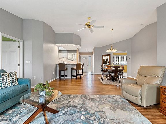 4th image of 1517 River Pines Dr