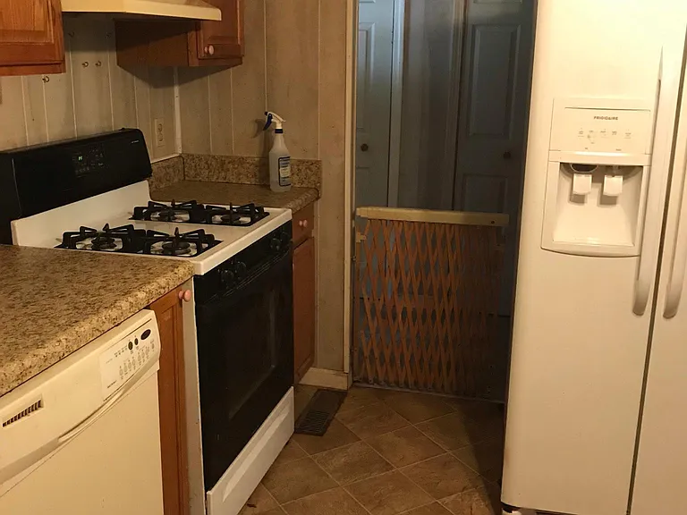 210 Kennedy Rd — Photo 57