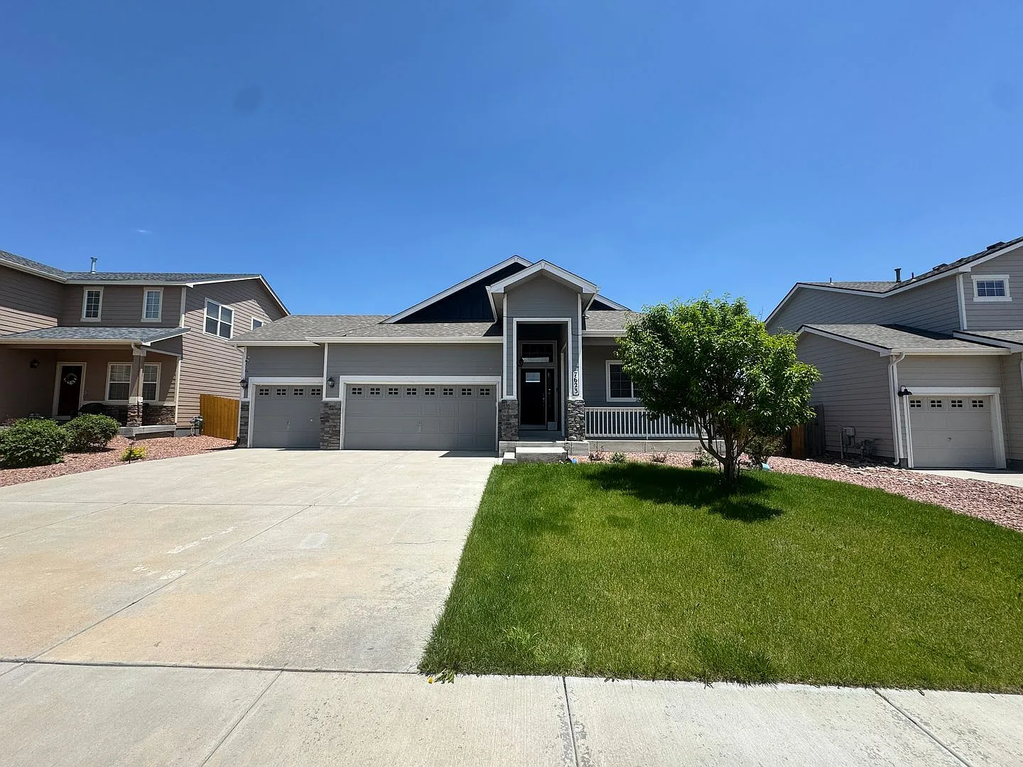 Spacious 5-Bedroom Ranch-Style Home with Entertainer's Basement and 3-Car Garage — Photo 1