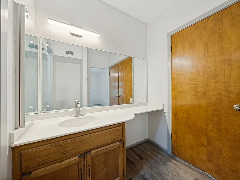 415 Albany St #F — Photo 21