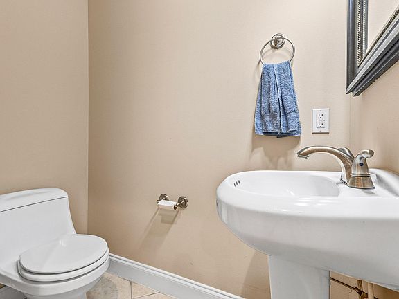 5th image of 2101 Pomegranate Ct #2101
