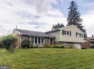 9231 Pine Rd, Philadelphia, PA 19115