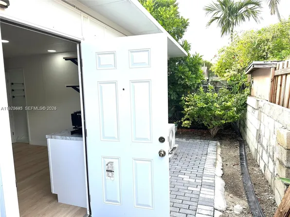 8235 SW 41st Ter #1, Miami, FL 33155