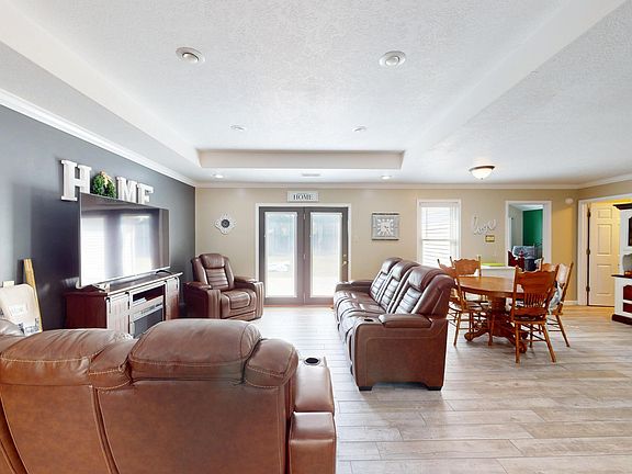 2nd image of 365 Benjamin Dr