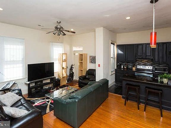 4th image of 704-6 S Washington Sq #1R