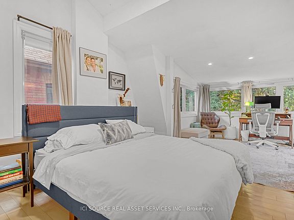 5th image of 109 Northcliffe Blvd