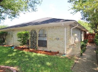 2763 Meadow Gate Ln, Dallas, TX 75237