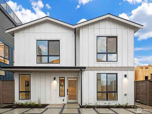 104 NE 44th Street, Seattle, WA 98105