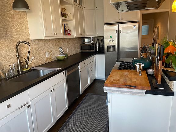 4th image of 805 Lombard St