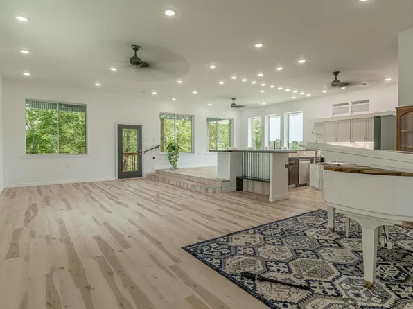 W6579 Karric Ln, Monroe, WI 53566
