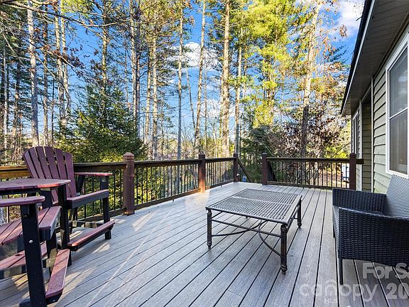 4th image of 9 Meadow Wood Trl