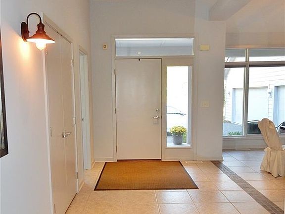 3rd image of 336 Thornbush Dr